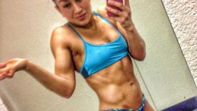 Photo of Zoila Frausto en el peso para su debut en Muay Thai