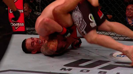 Werdum-guillotina-a-Velasquez
