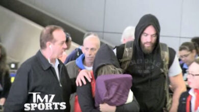 Photo of Ronda Rousey oculta su rostro cuando regresó a Los Angeles