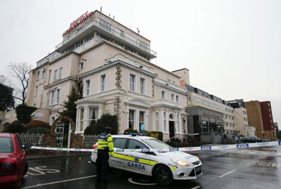 A-Garda-cordon-outside-the-Regency-Hotel