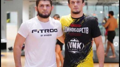 Photo of Nurmagomedov firma con Bellator
